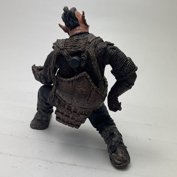 Toy Biz Lord of the Rings Two Towers Dungeons of Isengard Orc Captain 6" Figure - Picture 2 of 12